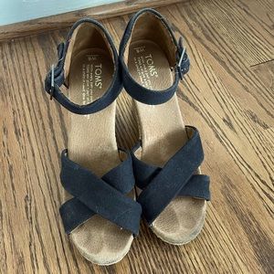 black and neutral wedges